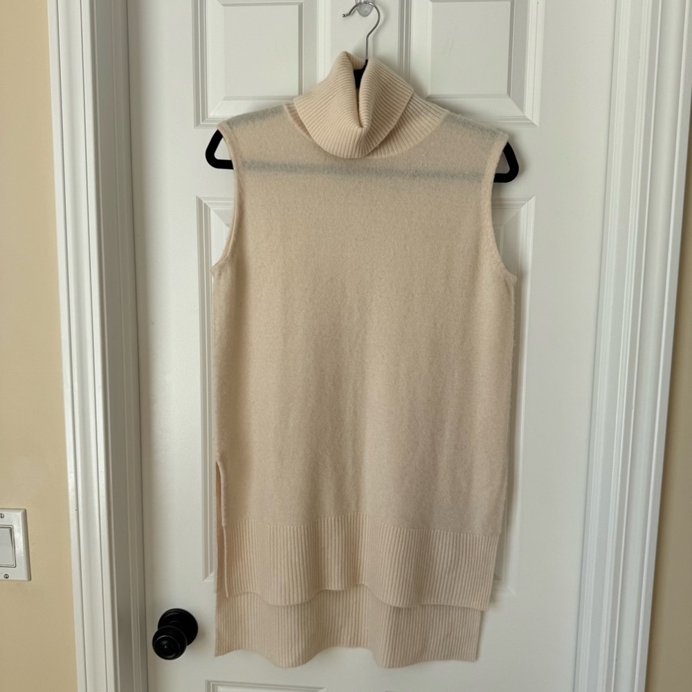 Aqua Cream Sleeveless Turtleneck Sweater - Picture 6 of 7